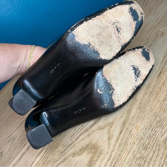 Salvatore Ferragamo Black Leather Pump Metallic Heel Size 8.5 Narrow - Picture 11 of 13